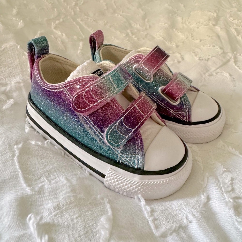 Infant Converse Glitter Drip XO pink purple blue size 4 never been worn